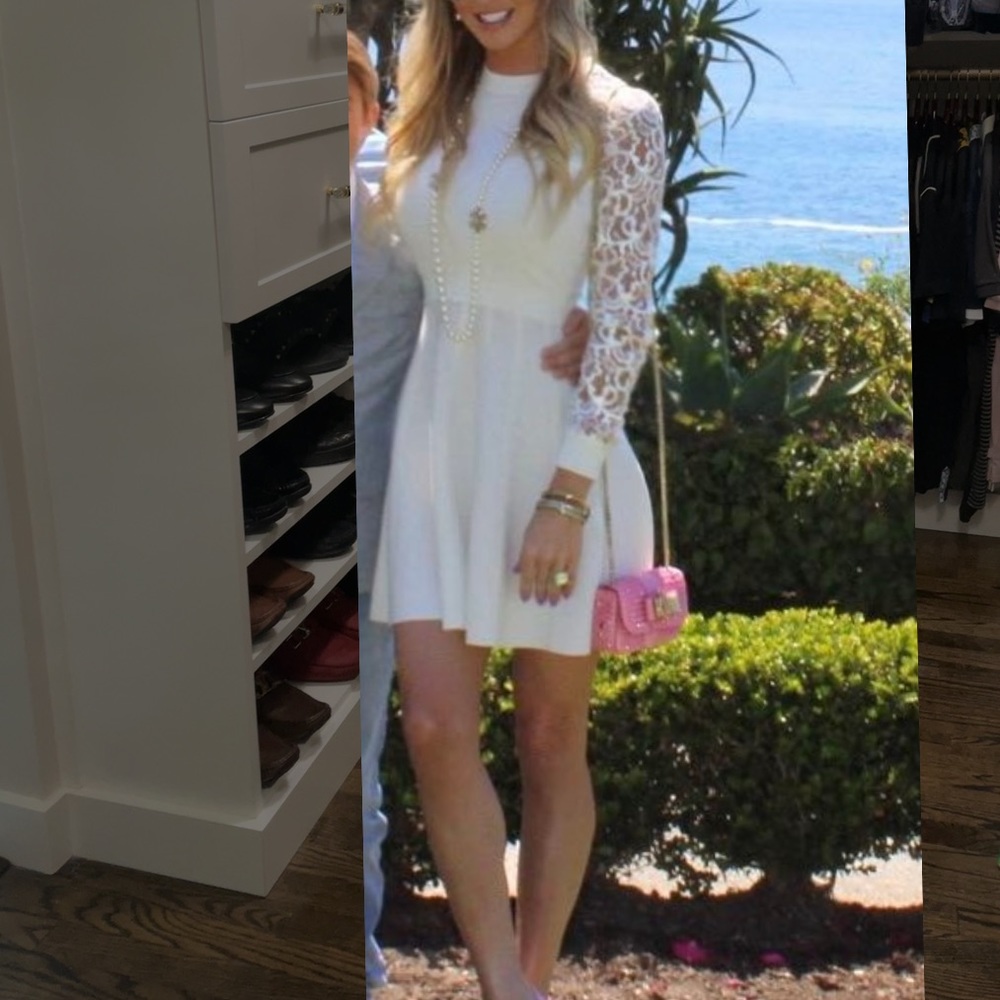 🤍Alice + Olivia “Blake Lace sleeve Dress 🤍 MINT Condition